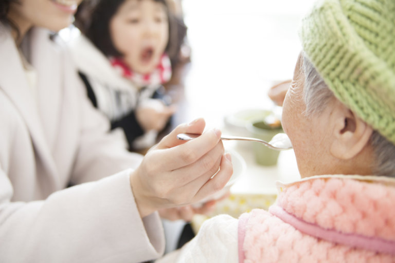 鼻胃管灌食目的：幫助吞嚥困難的長輩攝取營養